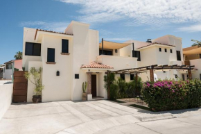 Grand Villa with Private Patio & Parking by Tasman